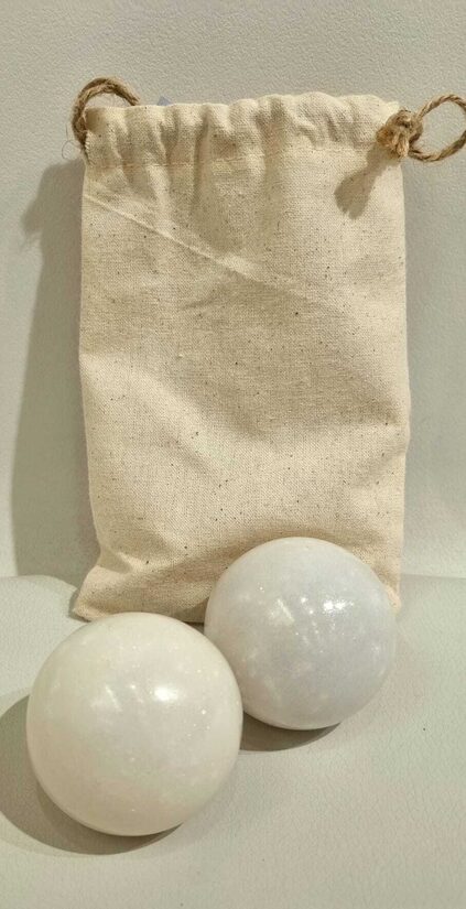 Akmens antistresa bumbiņas BALTAIS NEFRĪTS 5cm 2 gab. Litoterapijas bumbiņas