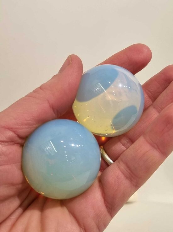 Akmens antistresa bumbiņas OPĀLS 4cm 2 gab. Litoterapijas bumbiņas